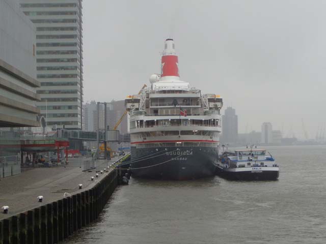 Cruiseschip ms Boudicca van Fred Olsen aan de Cruise Terminal Rotterdam